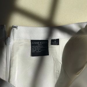 Anne Klein Size 8 white skirt